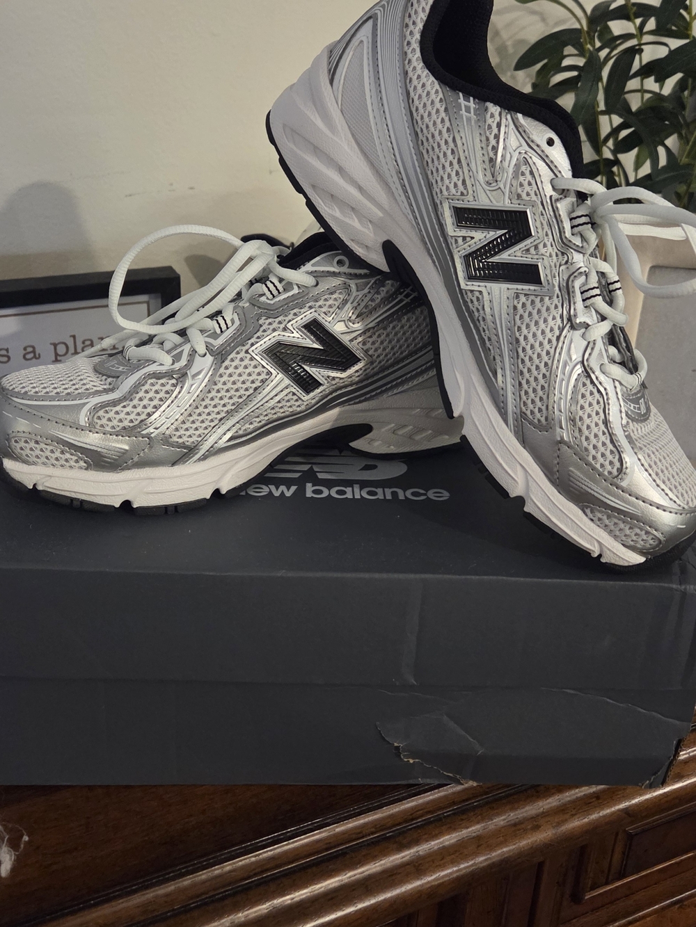 New Balance White Grey Men's Athletic Shoes - Picture 2 of 6